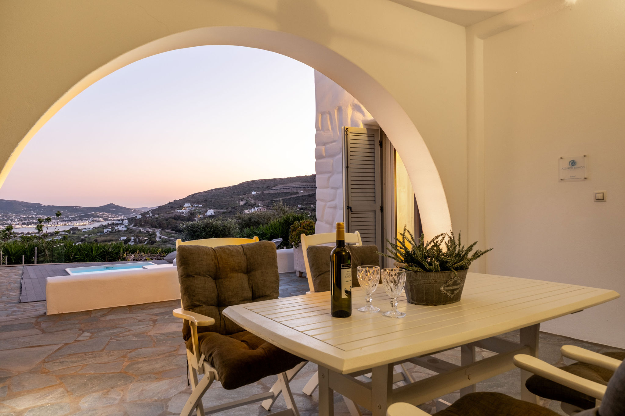 azzurro bianco suite in Paros greece
