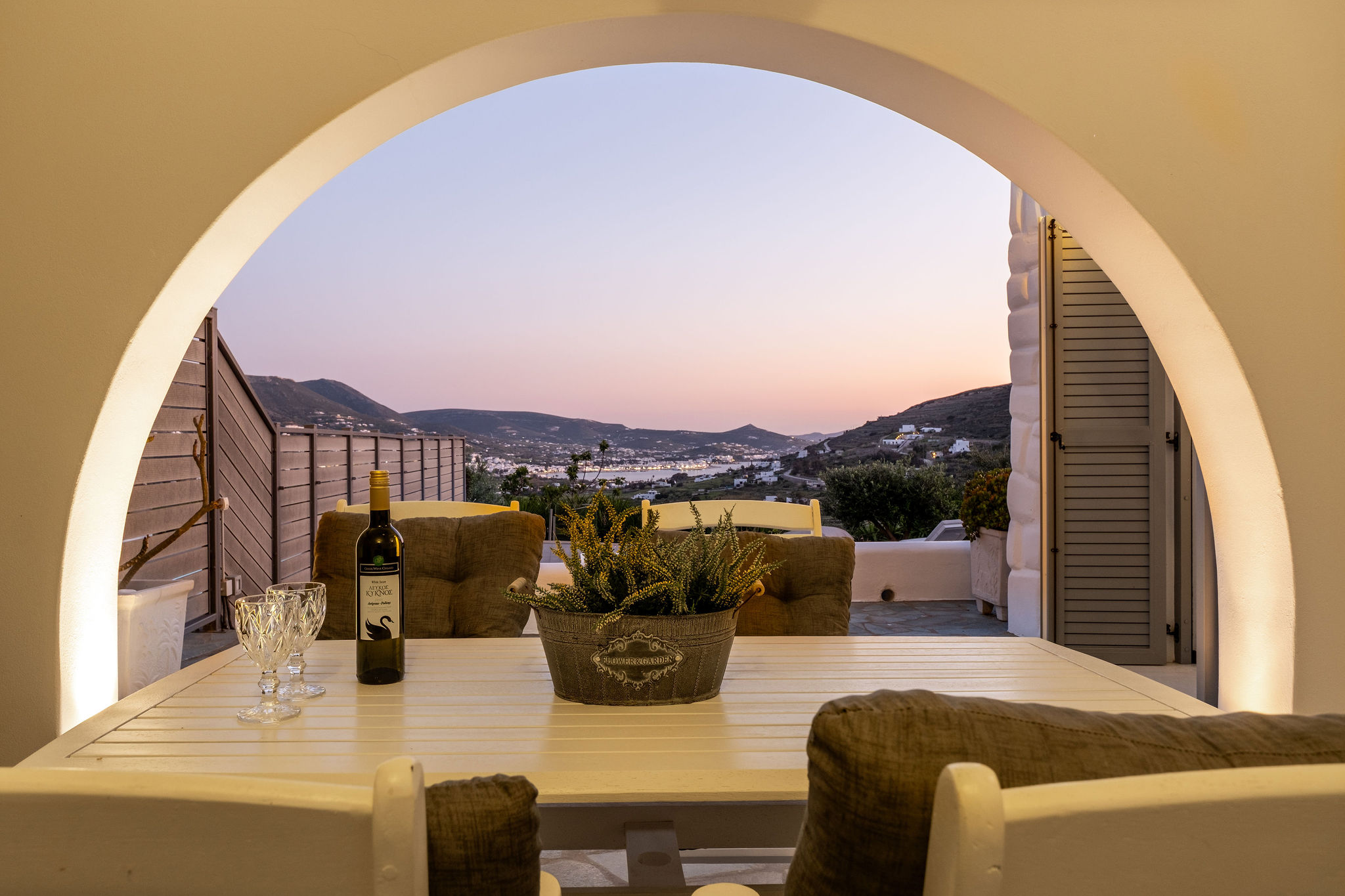 azzurro bianco suite in Paros greece