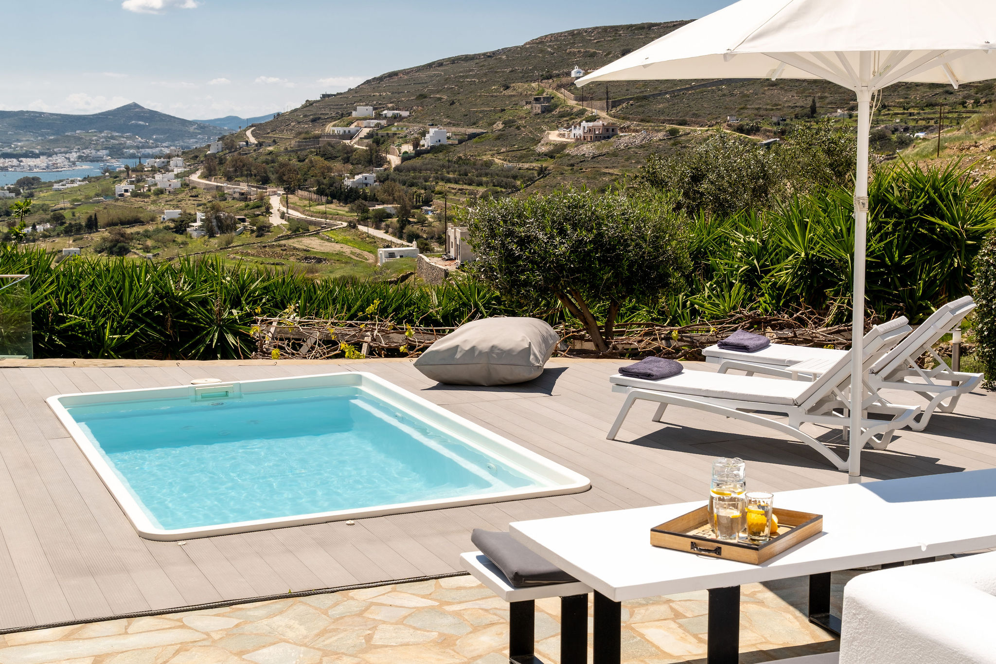 azzurro bianco suite in Paros greece