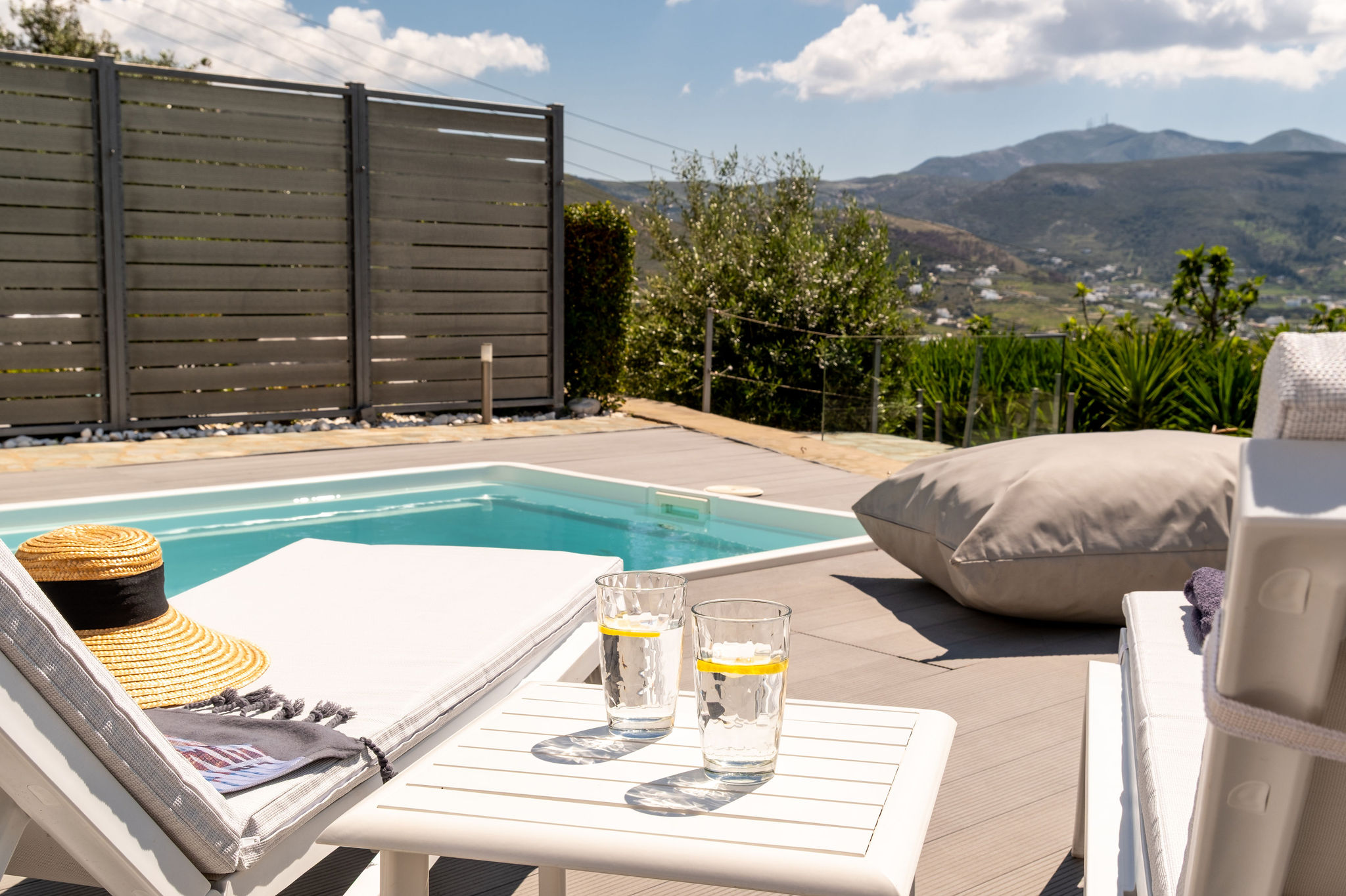 azzurro bianco suite in Paros greece