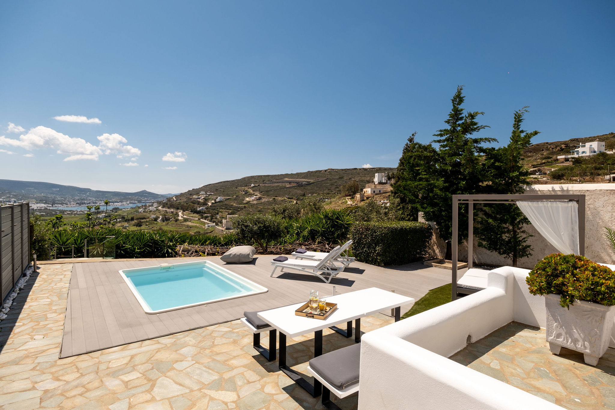 azzurro bianco suite in Paros greece