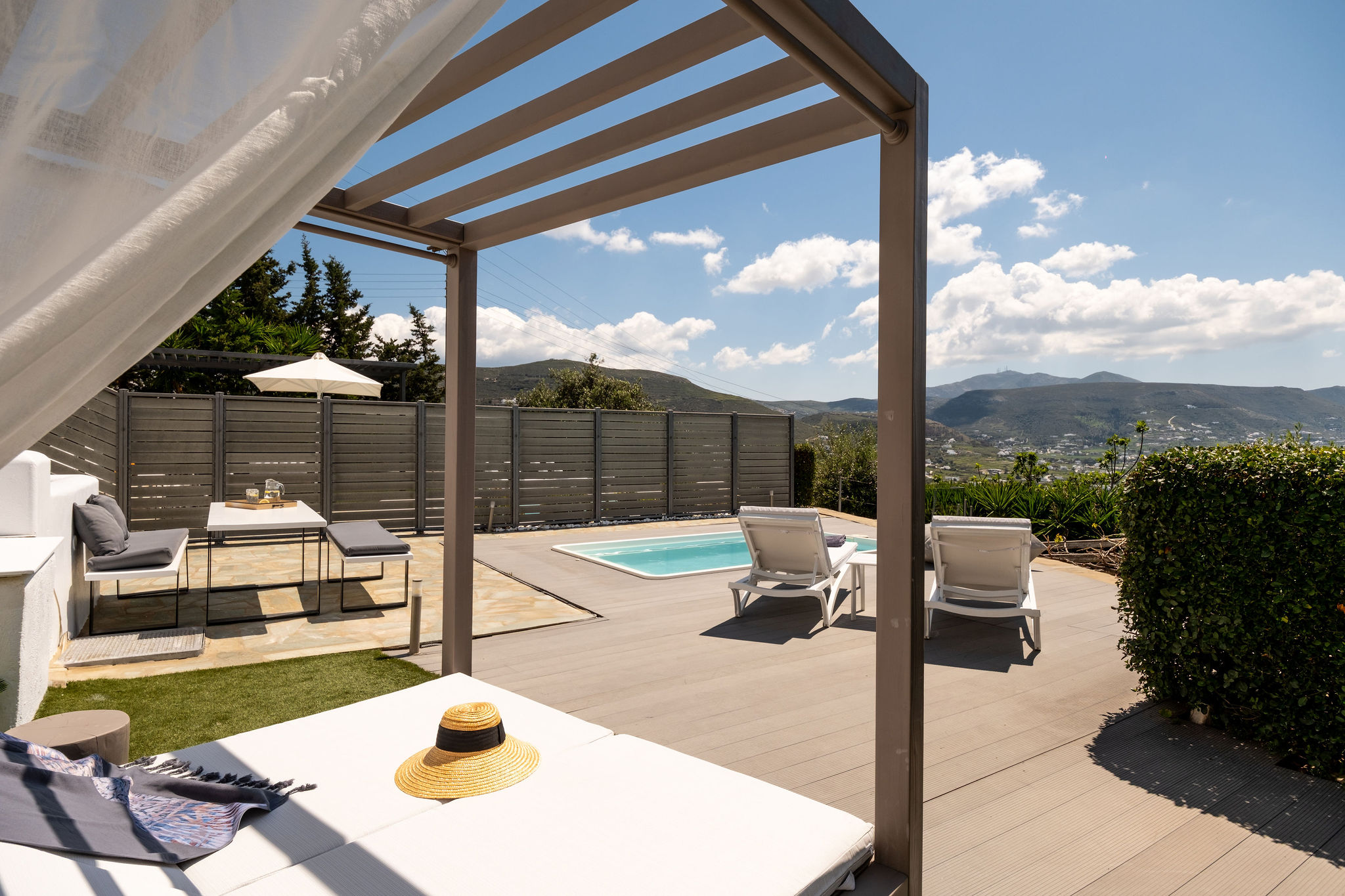 azzurro bianco suite in Paros greece