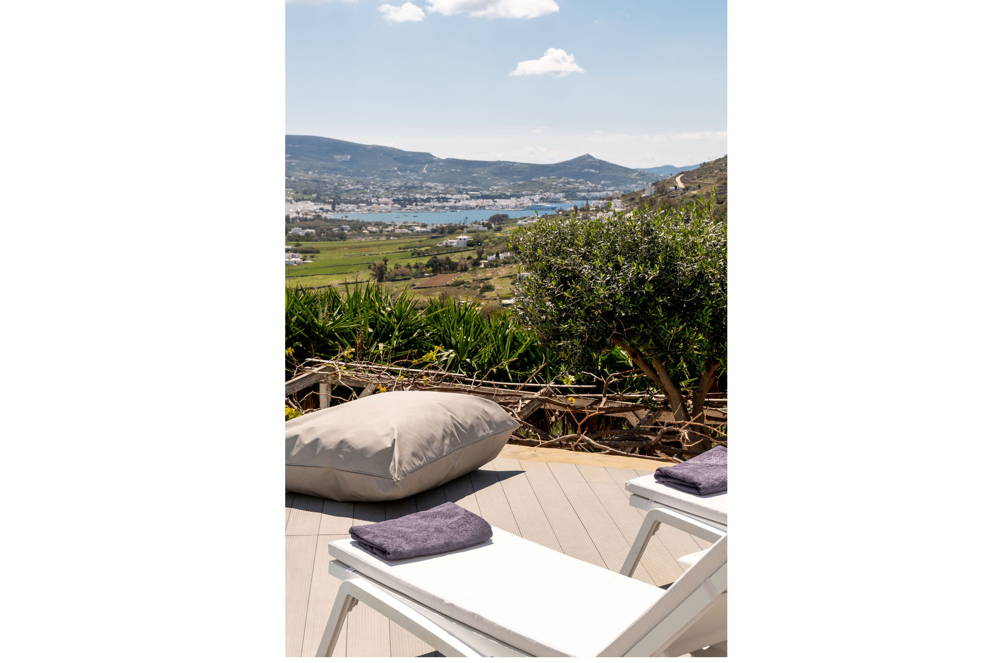 azzurro bianco suite in Paros greece